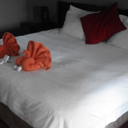 Flamboyant Guest Lodge Johannesburg Esterno foto
