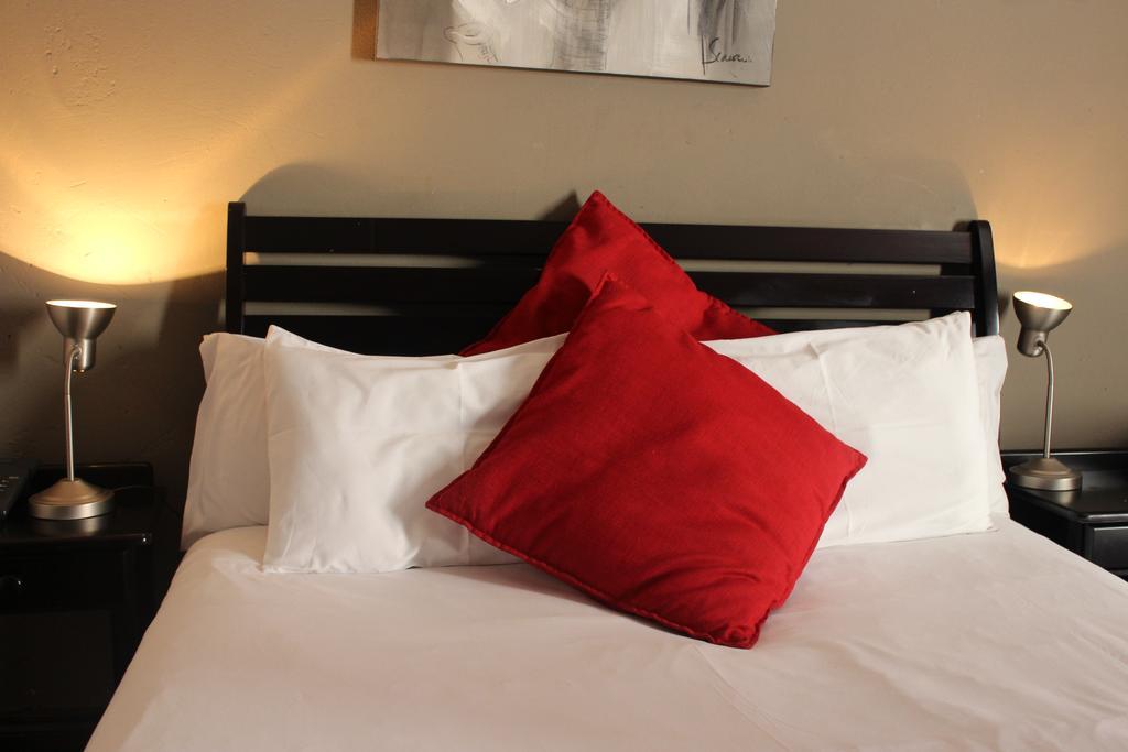 Flamboyant Guest Lodge Johannesburg Esterno foto