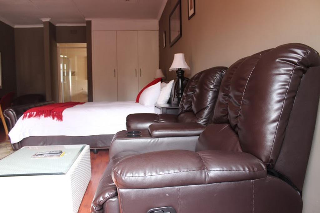 Flamboyant Guest Lodge Johannesburg Esterno foto