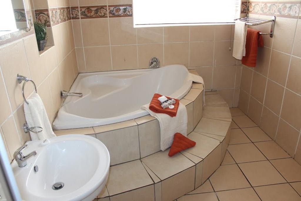 Flamboyant Guest Lodge Johannesburg Esterno foto