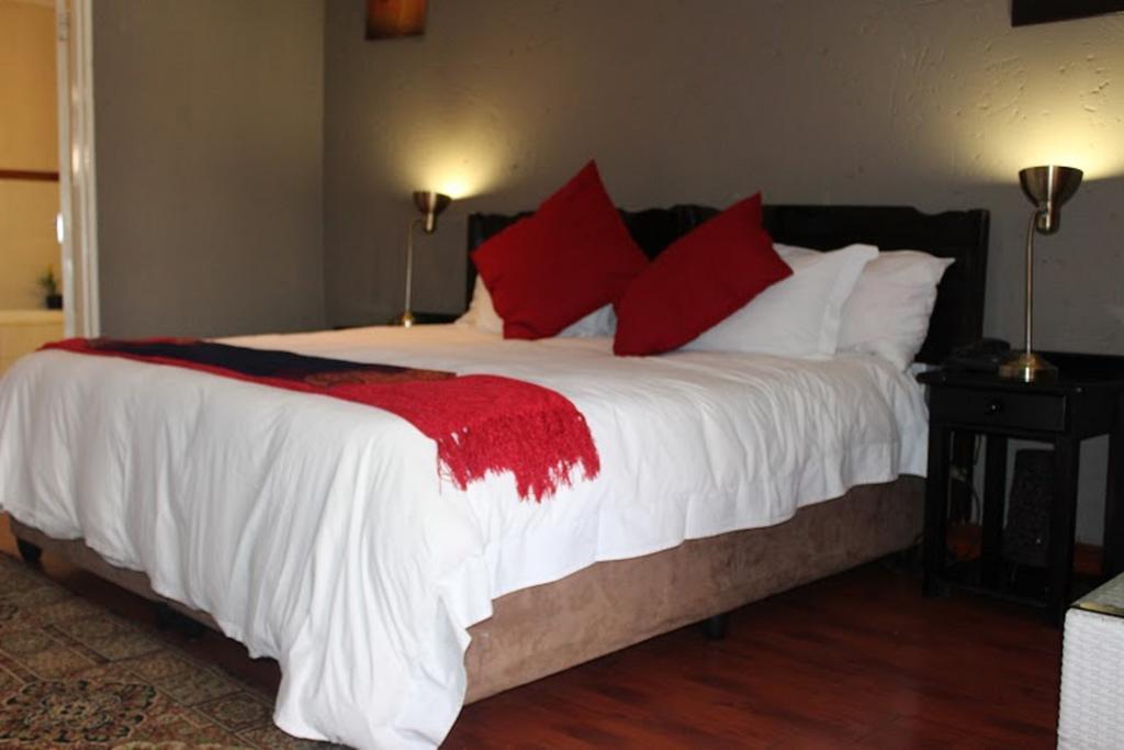 Flamboyant Guest Lodge Johannesburg Esterno foto