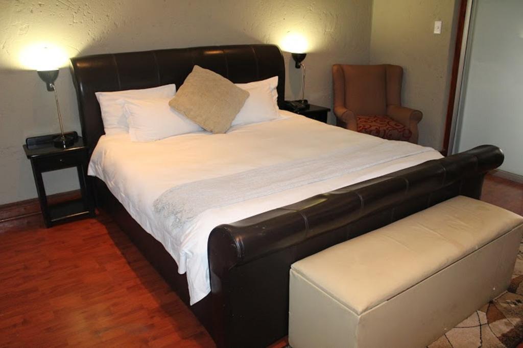 Flamboyant Guest Lodge Johannesburg Esterno foto